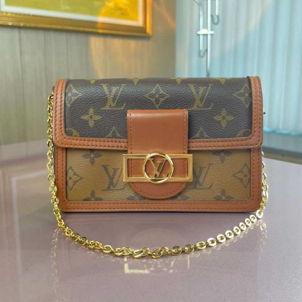 Louis Vuitton Daphne bag